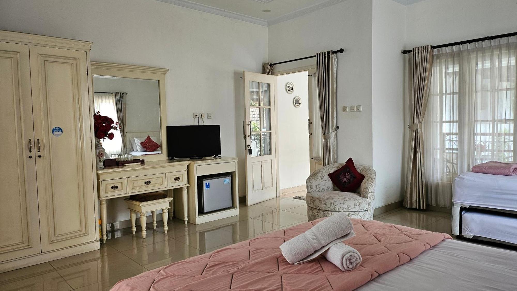 Hotel Surokarsan 9 House Yogyakarta Habitación foto