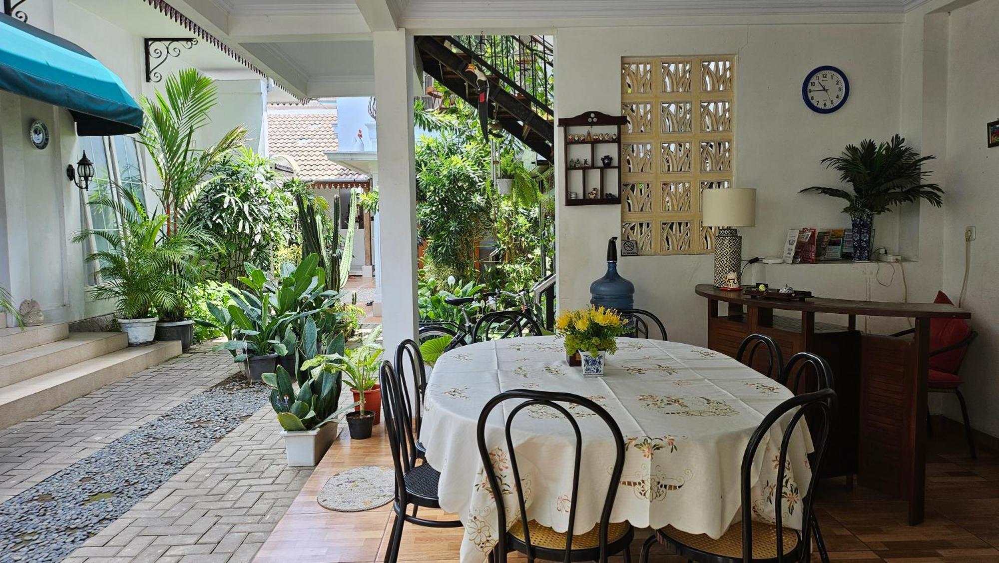 Hotel Surokarsan 9 House Yogyakarta Habitación foto